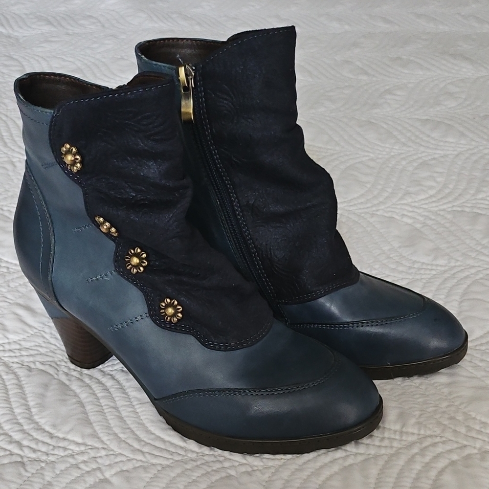 L'Artiste Belgrade Navy Ankle Boots with Gold Accents Sz 38